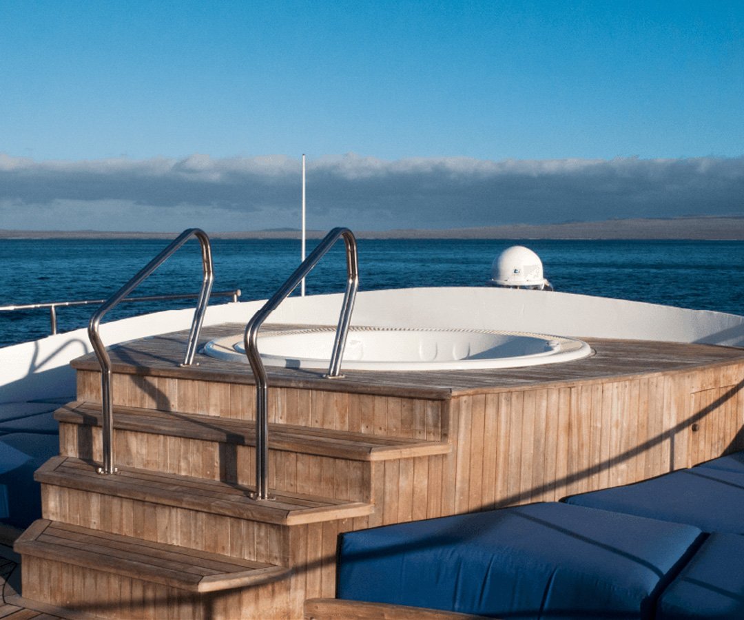 Crucero-luxury-Go-Galapagos-Tours-2